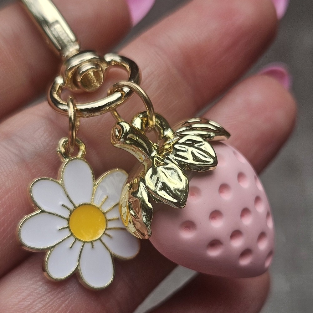 Gold Heart Keychain with Pink Strawberry and Daisy Charm - Picture 4 of 4